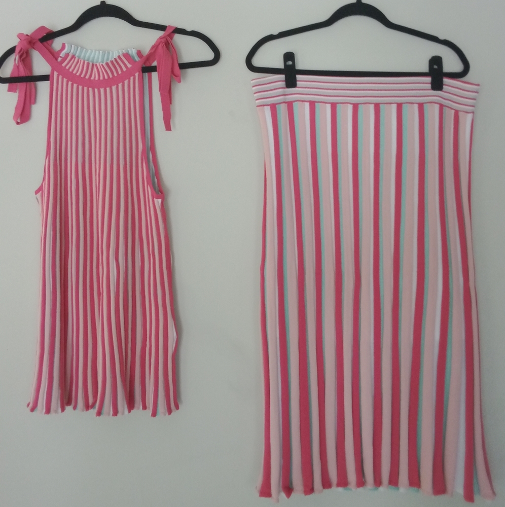 MAXI SKIRT AND SLEEVELESS TOP SIZE XL.